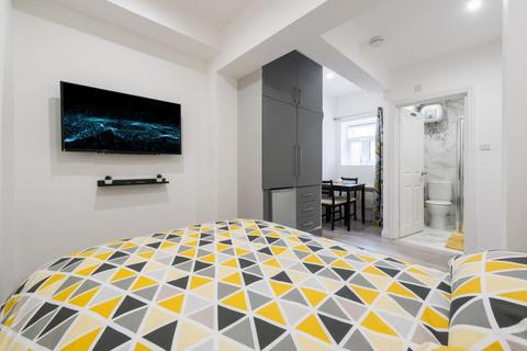 24 Lansdowne Road, Hounslow, TW3 1LQ