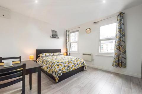 24 Lansdowne Road, Hounslow, TW3 1LQ