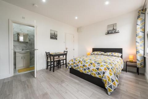 24 Lansdowne Road, Hounslow, TW3 1LQ