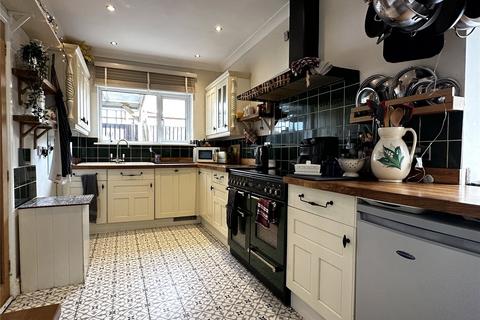 7 Armscroft Place, Gloucester, GL2 0SW