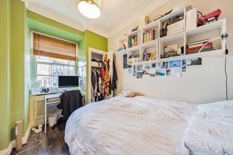 3 bedroom flat for sale, Eyre Court, London