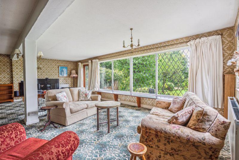 Holywell Road, Studham 3 bed detached house for sale £800,000