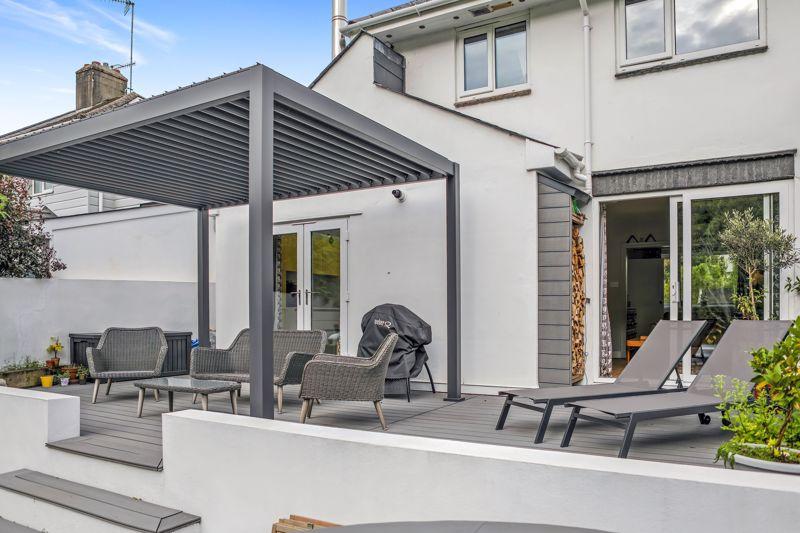Entertaining deck