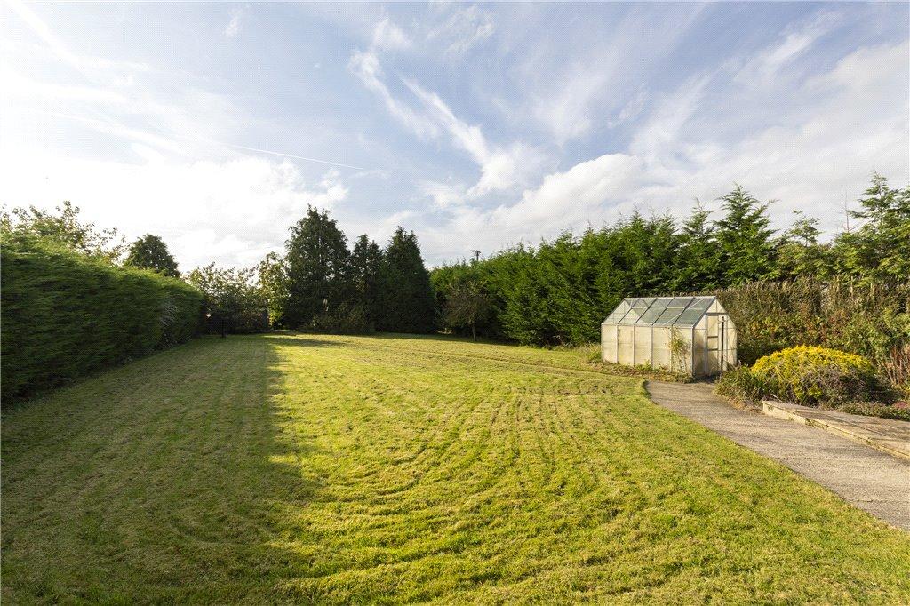 Lawned Gardens