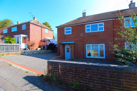 3 bedroom semi-detached house to rent, Fairfield Way, Hitchin