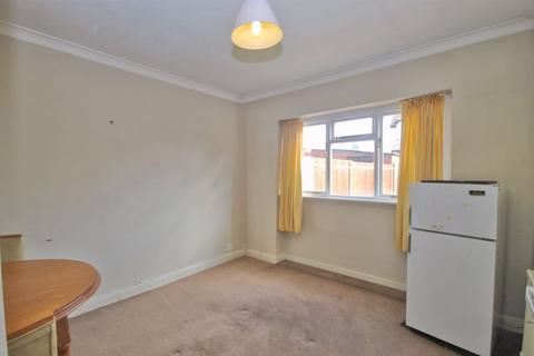 89 Middleton Avenue, Greenford, UB6 8BW