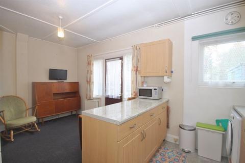 16 Ravenor Park Road, Greenford, UB6 9QX