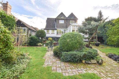 11 The Meadows, Orpington, BR6 6HS
