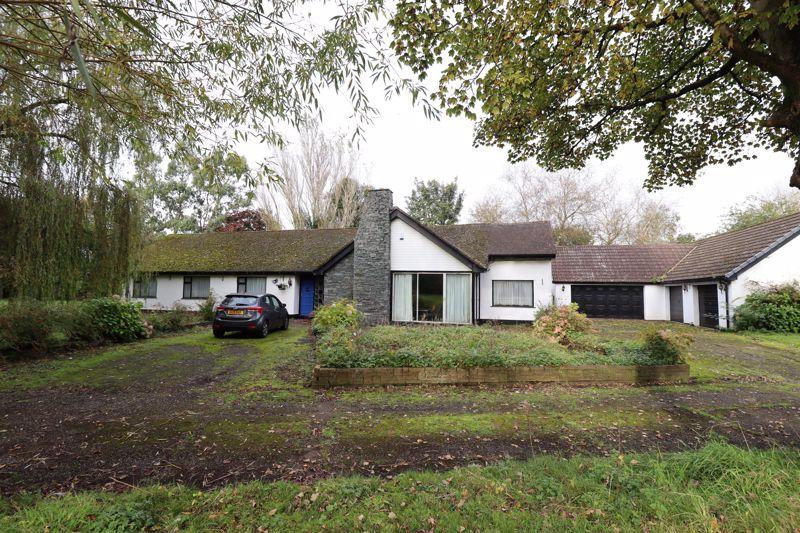 Bridge House, South Lane, Widnes, WA8 3 bed detached bungalow for sale
