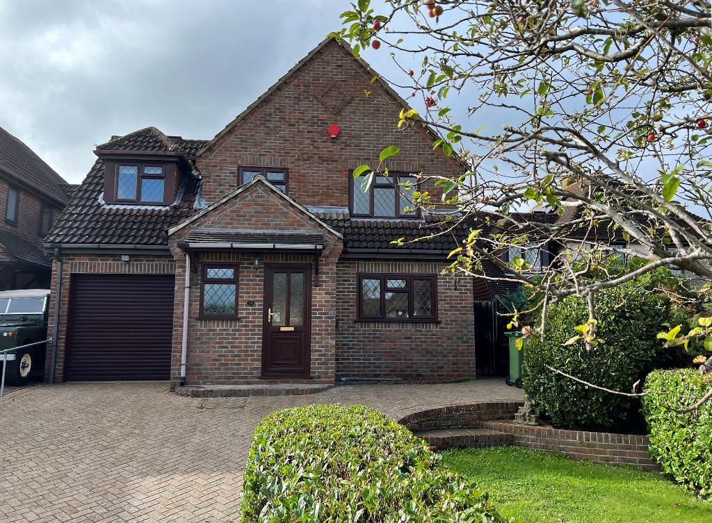 Chandlers Way, Steyning, West Sussex, BN44 3NG 4 bed detached house to rent £2,100 pcm (£485 pw)