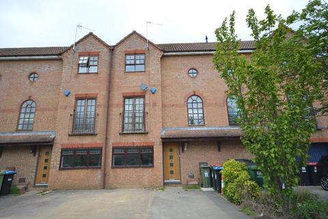 1 bedroom in a house share to rent, Oldbrook, Milton Keynes MK6