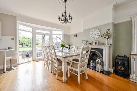 67 Ravensbourne Park Crescent, London, SE6 4YB