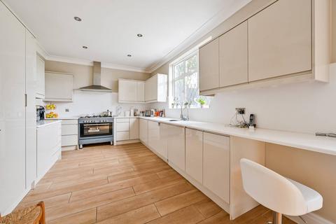 67 Ravensbourne Park Crescent, London, SE6 4YB