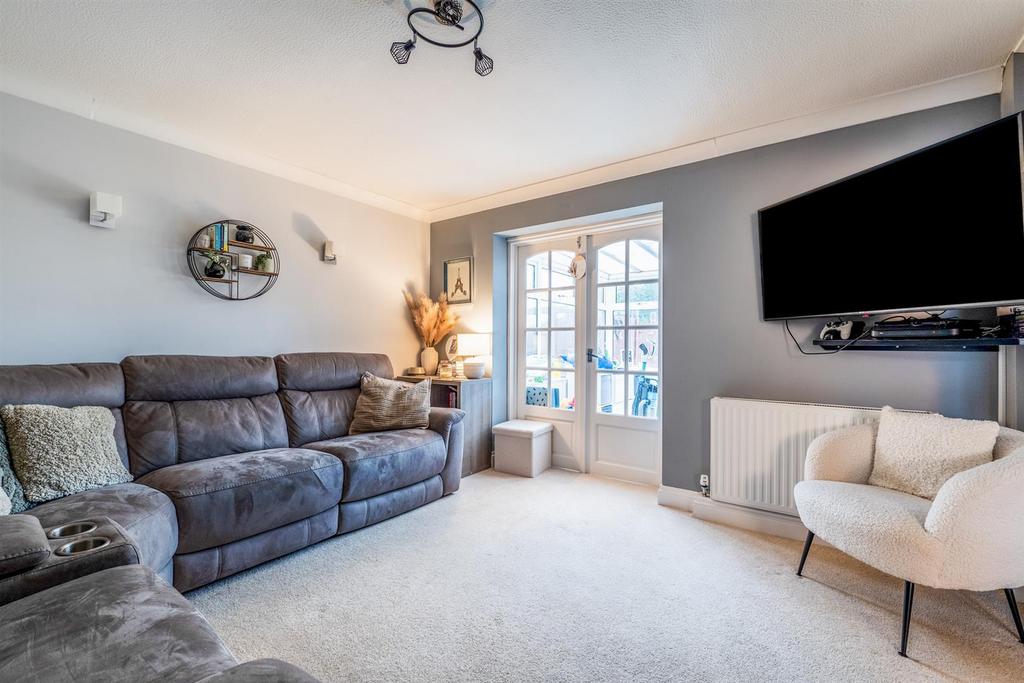 St. Close, Old Town, MoretonInMarsh 3 bed semidetached house