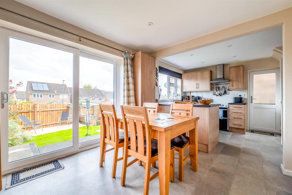 Huddleston Road, Cheltenham 3 bed semidetached house for