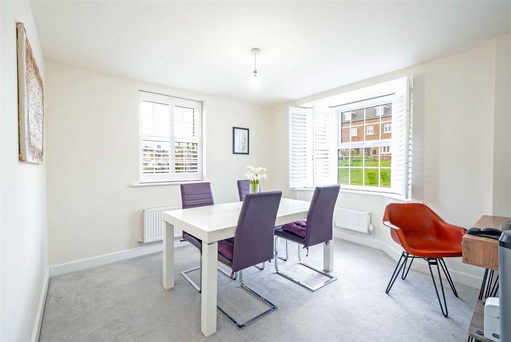 Spacious Dining/family Room