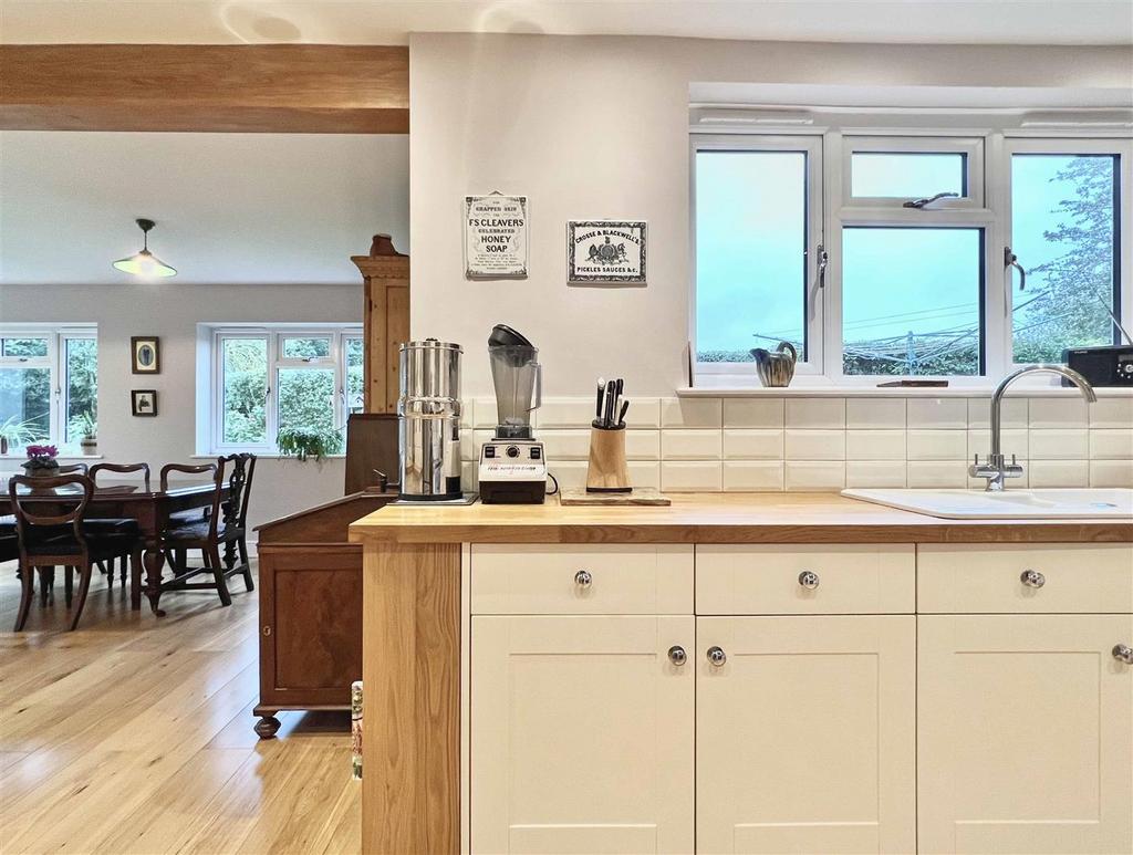 Kitchen c.jpg