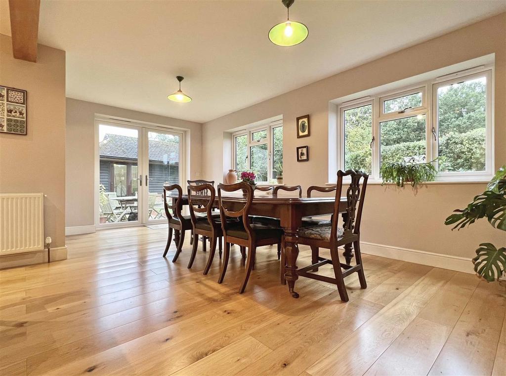 Dining Area Main.jpg