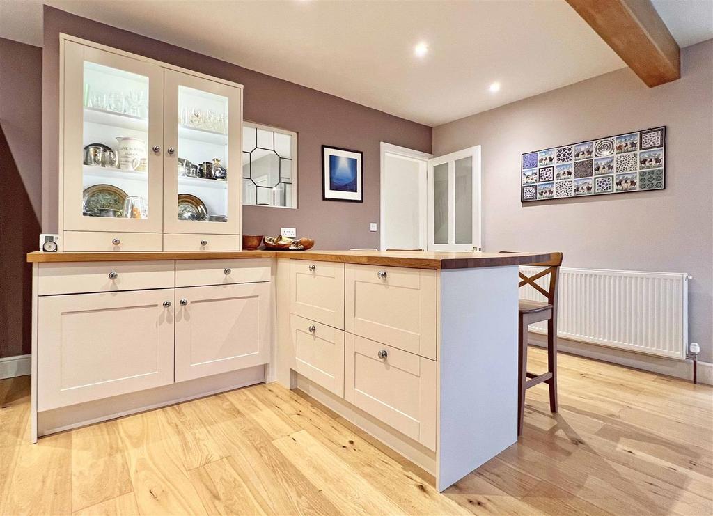Breakfast Bar Area.jpg