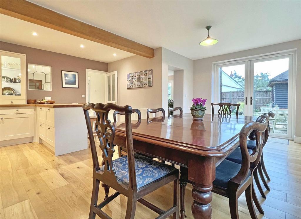 Dining Area c.jpg