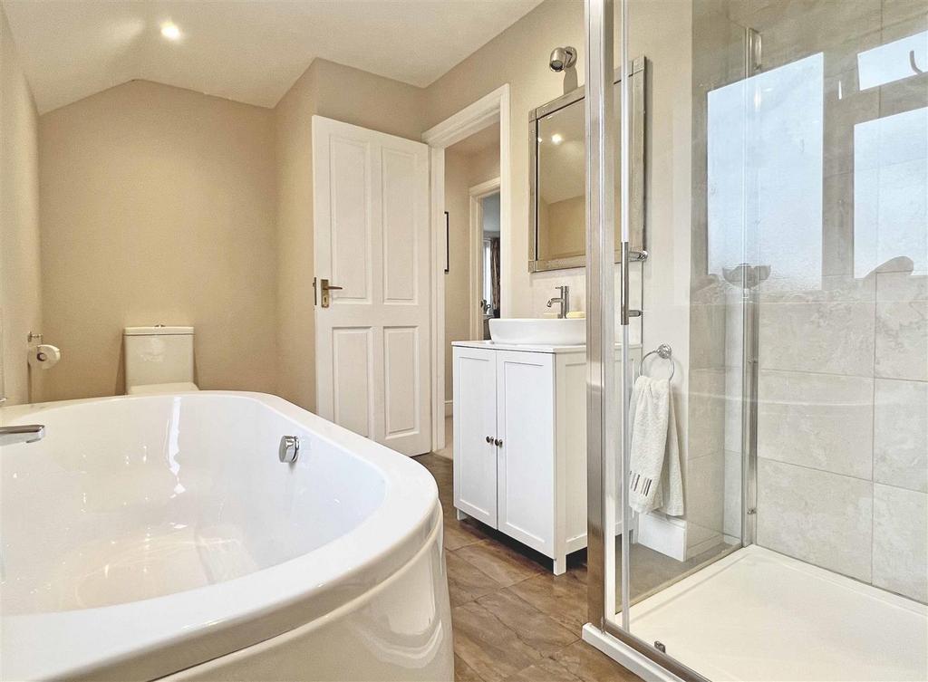Main Bathroom c.jpg