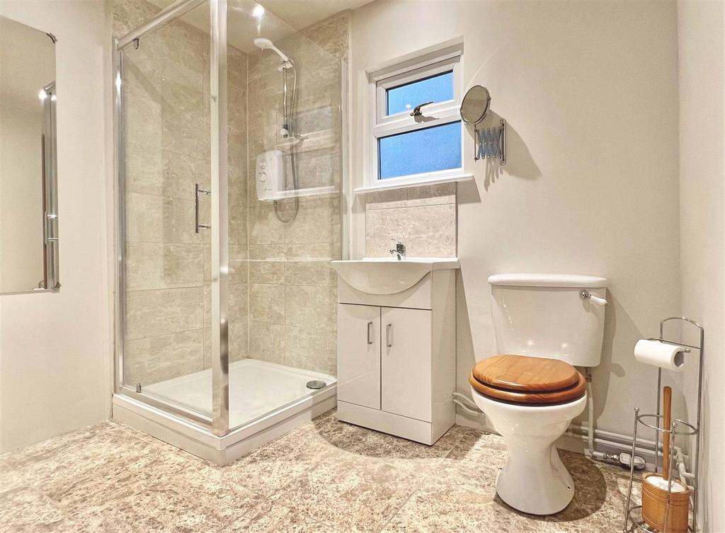 Summer House Shower Room.jpg