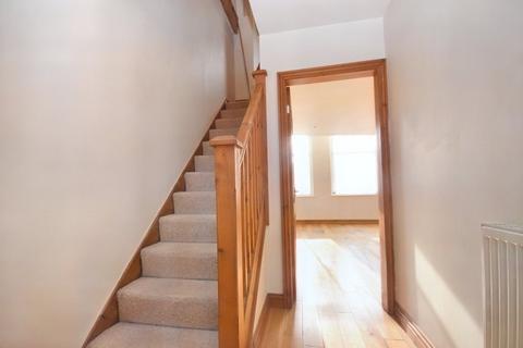 17 Heddle Rise, Wakefield, WF2 9UF
