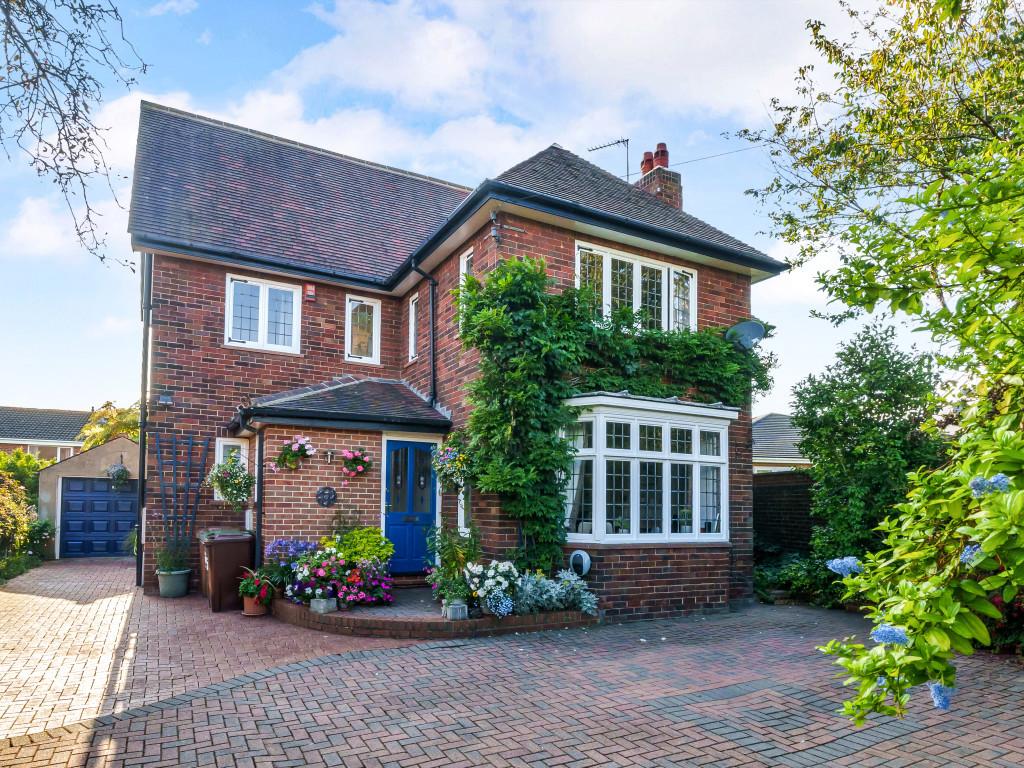 Bradford Road, Wakefield, West Yorkshire 4 bed detached house for sale