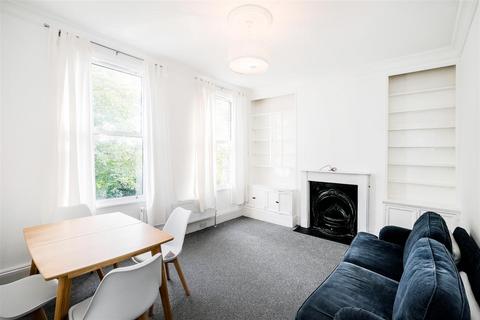3 bedroom apartment to rent, Crescent Road, London