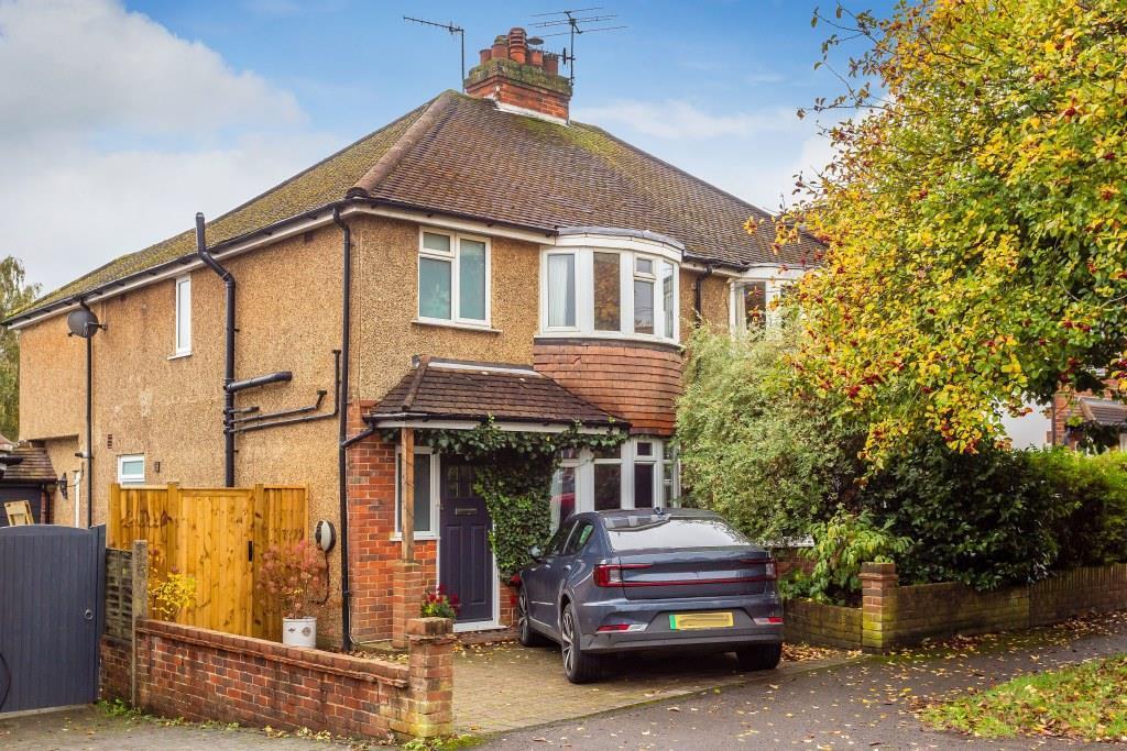 FAIRFIELD DRIVE, DORKING, RH4 3 bed semidetached house £725,000