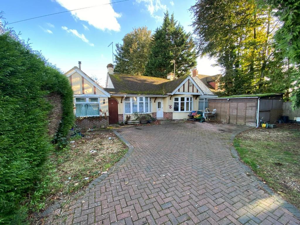 Booth Rise, Boothville, Northampton NN3 5 bed detached bungalow for