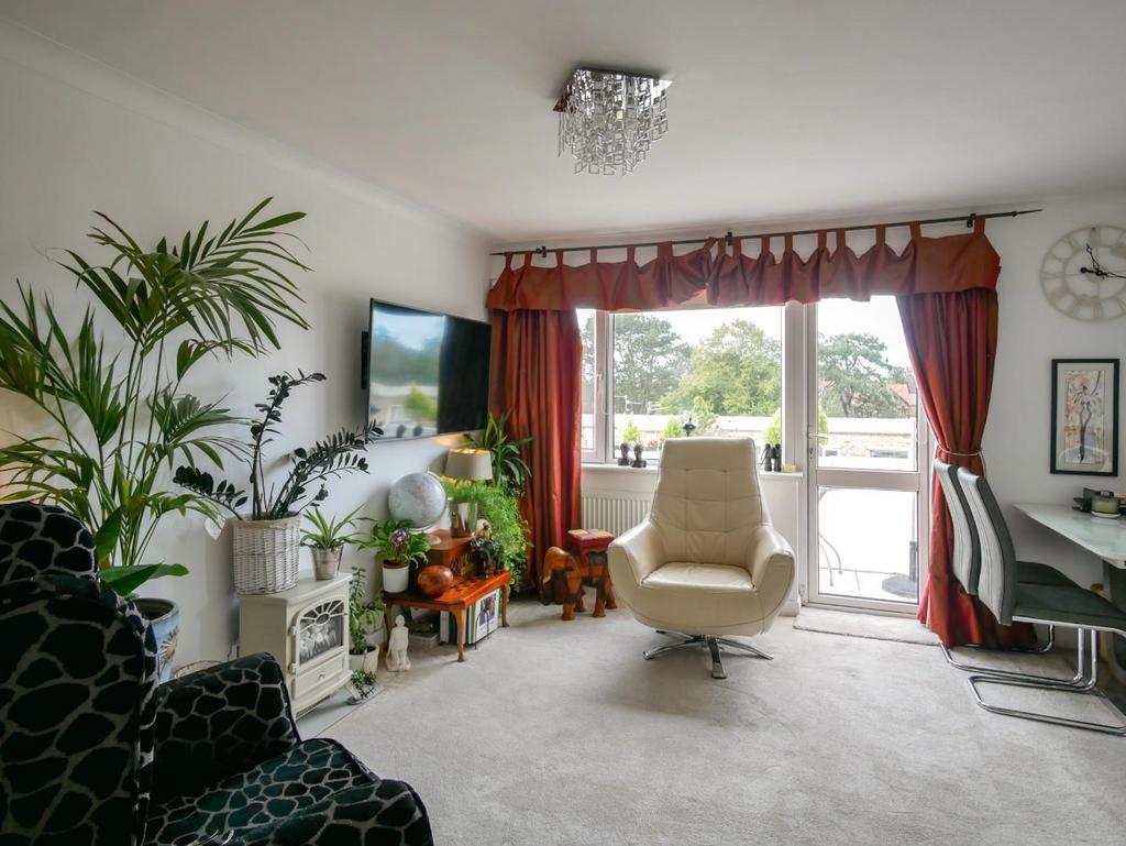 Albany Court, Beach Road, Penarth 3 bed flat for sale £299,950