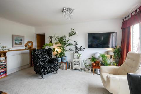 Flat 30, Albany Court Beach Road, Penarth, CF64 1JU