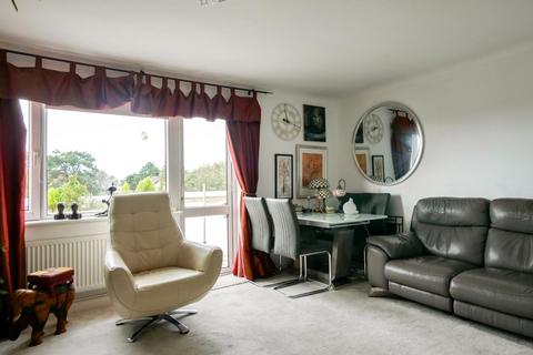 Flat 30, Albany Court Beach Road, Penarth, CF64 1JU