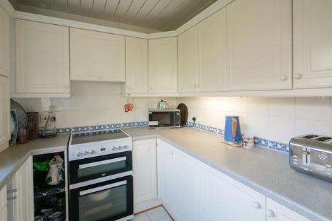 Flat 30, Albany Court Beach Road, Penarth, CF64 1JU