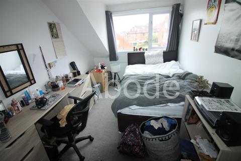 4 bedroom house to rent, Eden Gardens, Burley, Leeds