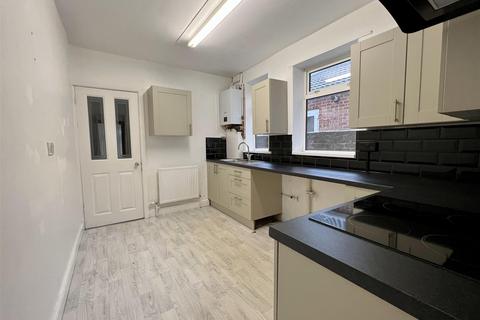 2 bedroom house to rent, Daulston Road, Portsmouth