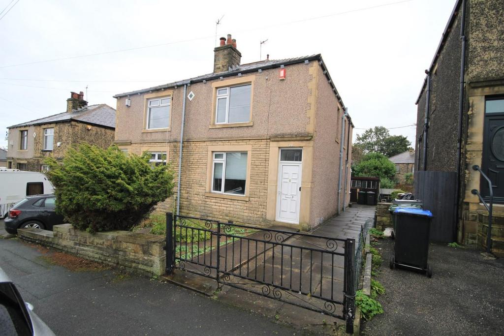 Albert Avenue, Idle, Bradford 3 bed semidetached house for sale £159,950
