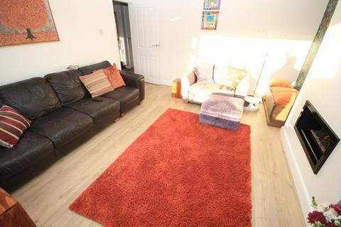 2 Brackendale Parade, Bradford, BD10 0SR