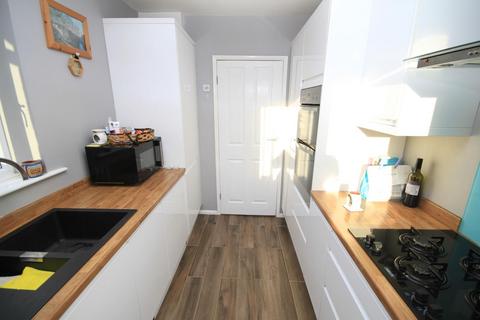 2 Brackendale Parade, Bradford, BD10 0SR