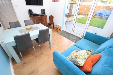 2 Brackendale Parade, Bradford, BD10 0SR