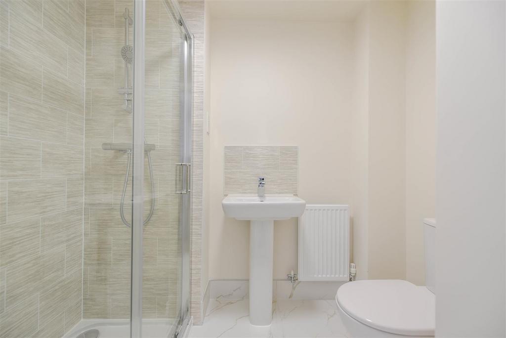 9608bed1ensuite.jpg