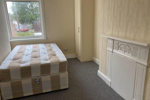 3 bedroom terraced house to rent, John Street North, Meadowfield, Durham