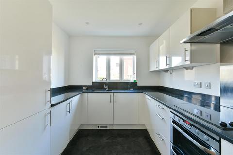 27 Parkview Way, Epsom, KT19 8FA