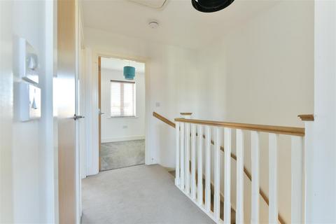 27 Parkview Way, Epsom, KT19 8FA