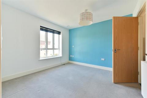 27 Parkview Way, Epsom, KT19 8FA