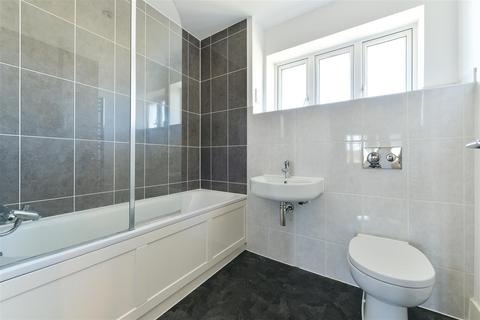 27 Parkview Way, Epsom, KT19 8FA
