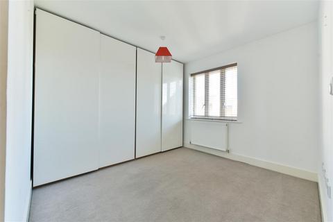 27 Parkview Way, Epsom, KT19 8FA