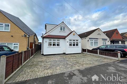 3 bedroom detached house for sale - Candover Road, Hornchurch
