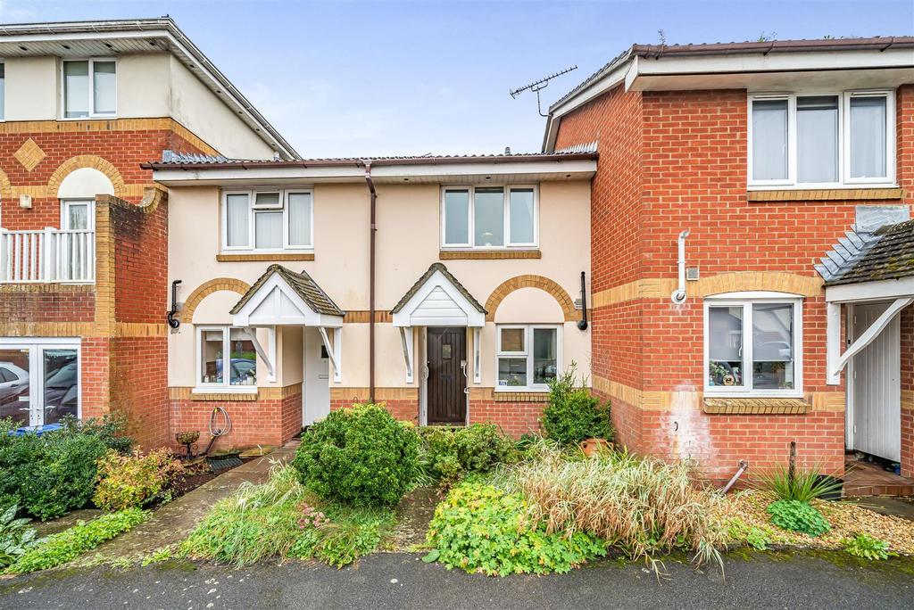 Kingfisher Drive, Devizes 2 bed terraced house for sale £215,000